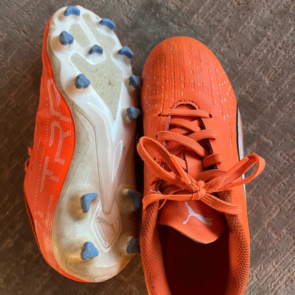 Puma Soccer Cleats - Picture 4 of 4